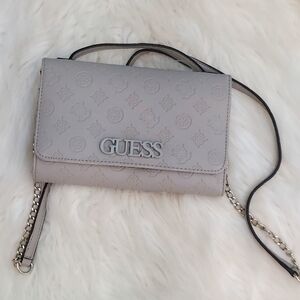 GUESS crossbody purse excellent condition. Soft gray w silver accent